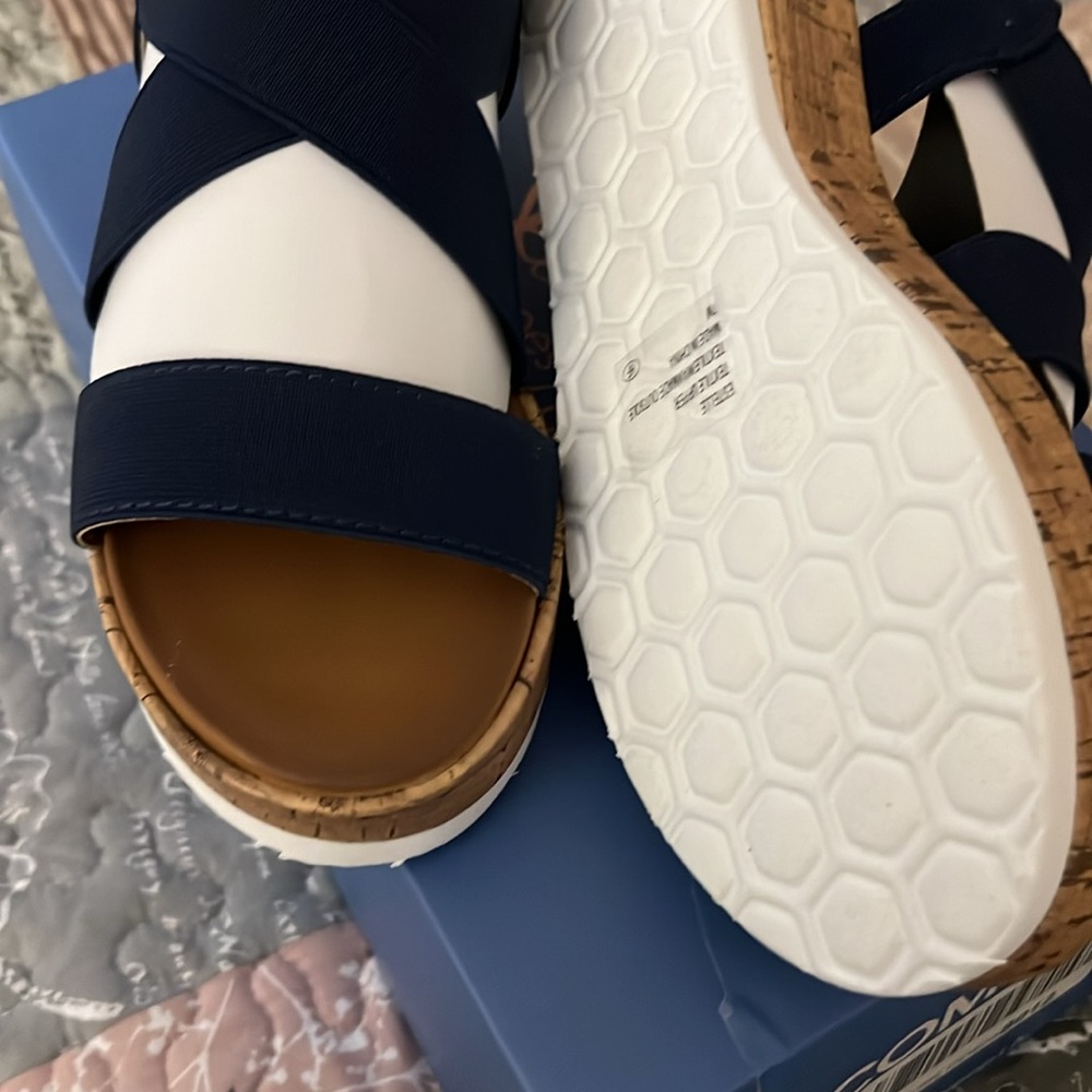 Jellypop Blue Sandals - Picture 5 of 9